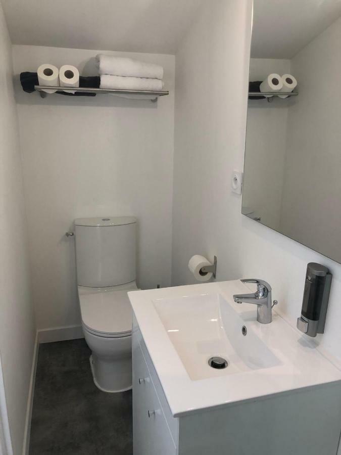 La Cabane Centre La Breche Wifi Calme Linge De Pressing Ніор Екстер'єр фото